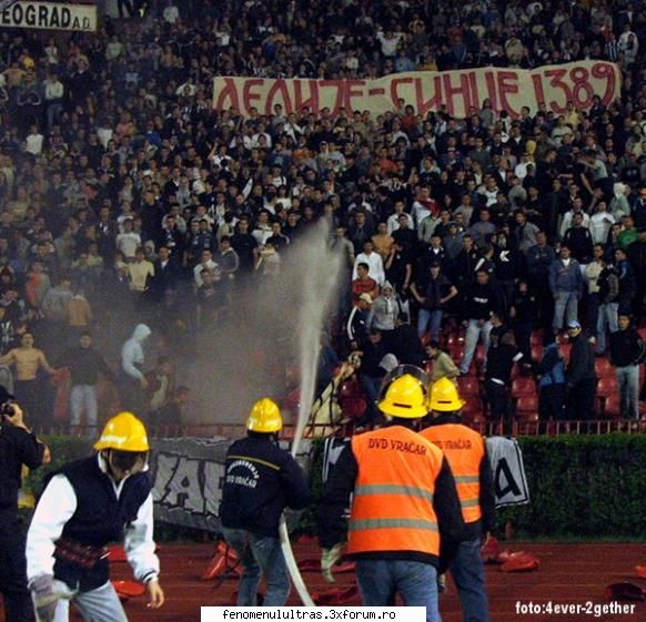 aaaa era sa uit de bataia cu jandarmi coregrafii , fumigene , steaguri 2007