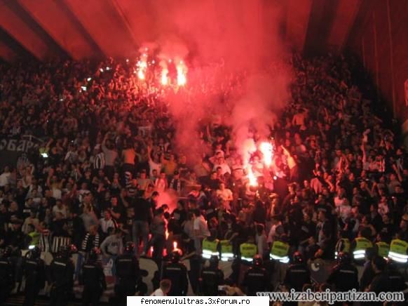 acusa ii vezi si la sah  :zzz:  baschet feminin coregrafii , fumigene , steaguri 2007