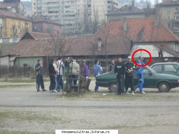 am surpirns un suporter interesant cand am fost la petrosani in 2007
nu se vede prea clar....e o