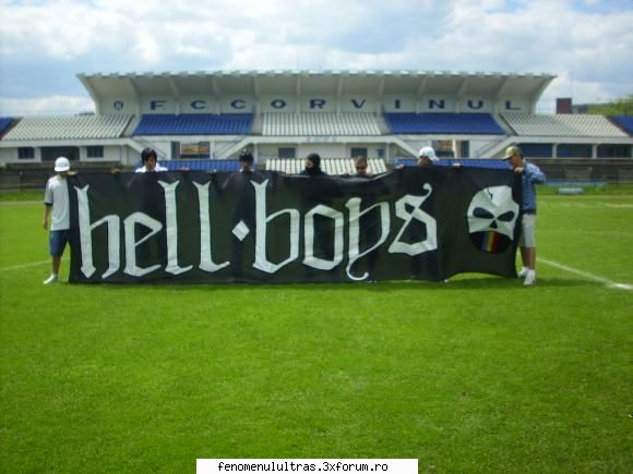 poza baner acasa hell boys