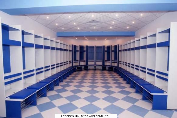:) vestiarul  :wink2: stadionul ion oblemenco ..